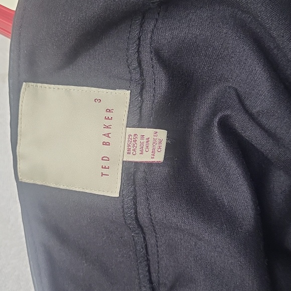 Good condition skirt in size 3 approx 5 or 6 in us sizing - Picture 4 of 6